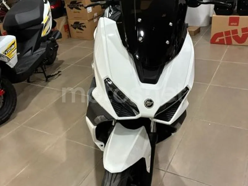 Keeway Vieste 300 2600 € 2024 Barcelona - 2