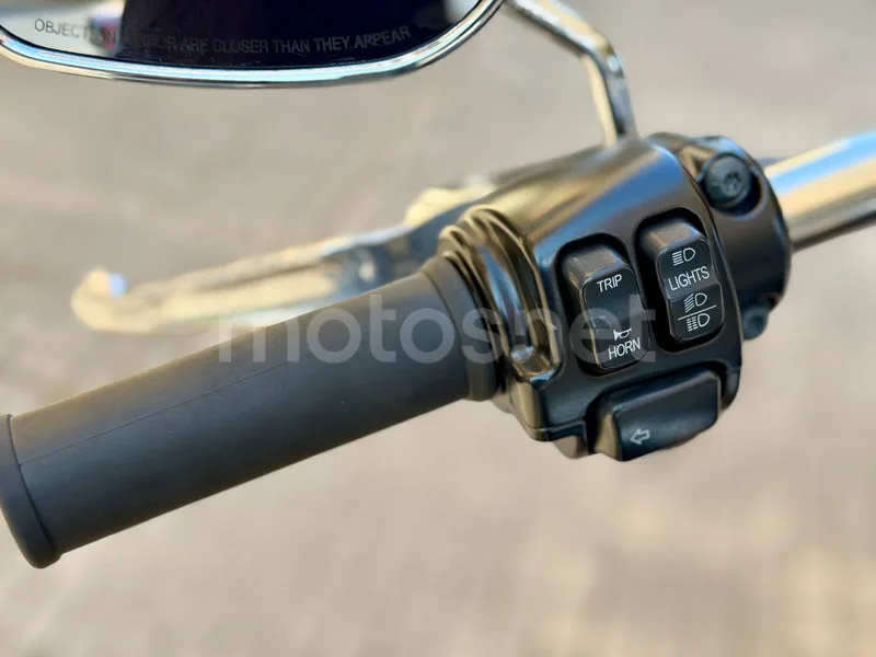 Harley-Davidson Dyna Low Rider - Vista 17