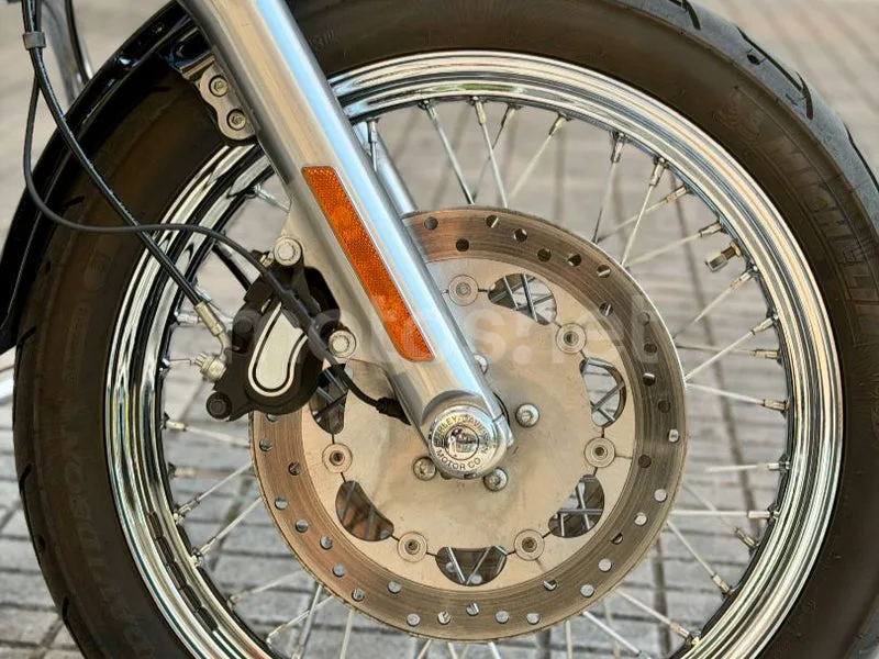Harley-Davidson Dyna Low Rider - Vista 26