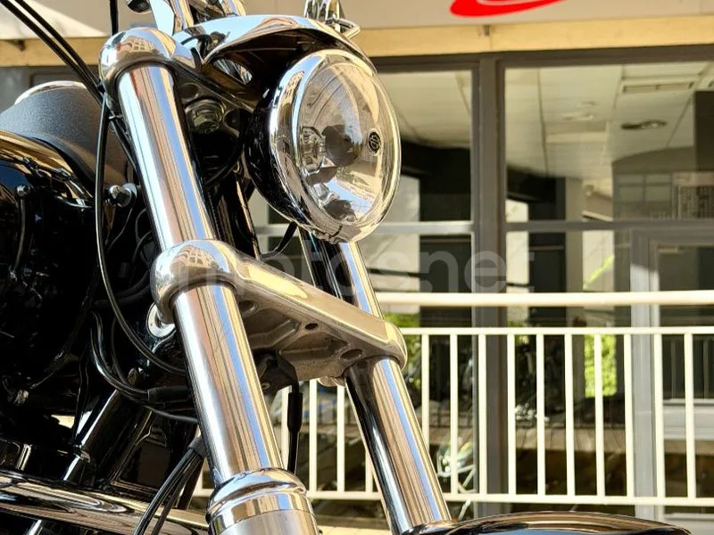 Harley-Davidson Dyna Low Rider - Vista 33
