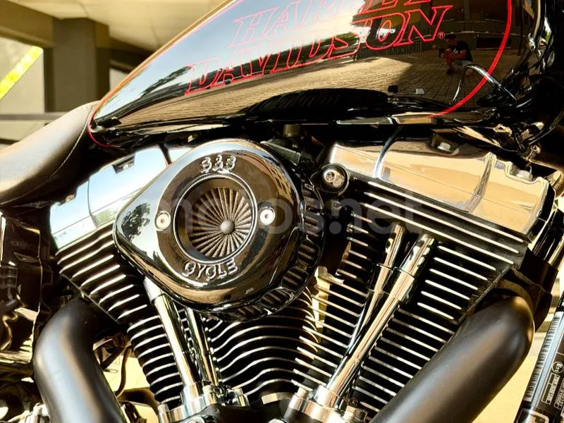Harley-Davidson Dyna Low Rider - Vista 34
