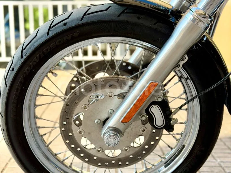 Harley-Davidson Dyna Low Rider - Vista 46
