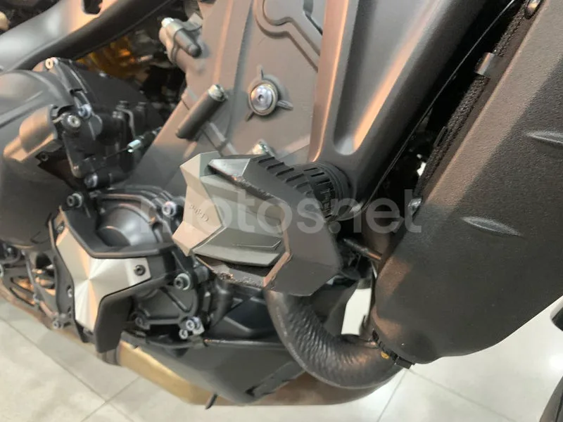Yamaha MT-09 - Vista 12