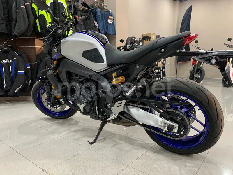 Yamaha MT-09 - Vista 5