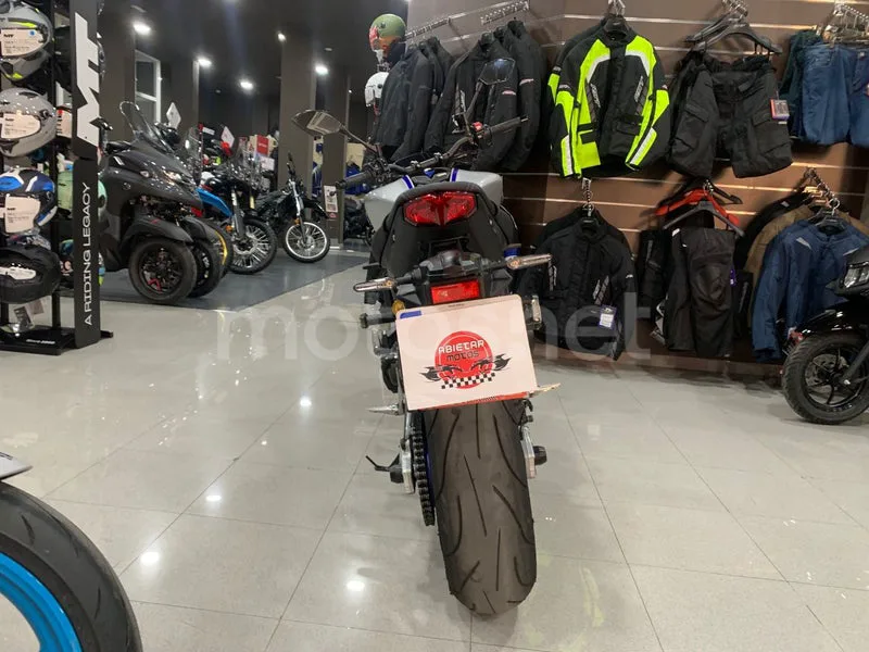 Yamaha MT-09 - Vista 8