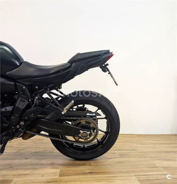 Yamaha MT-07 - Vista 9