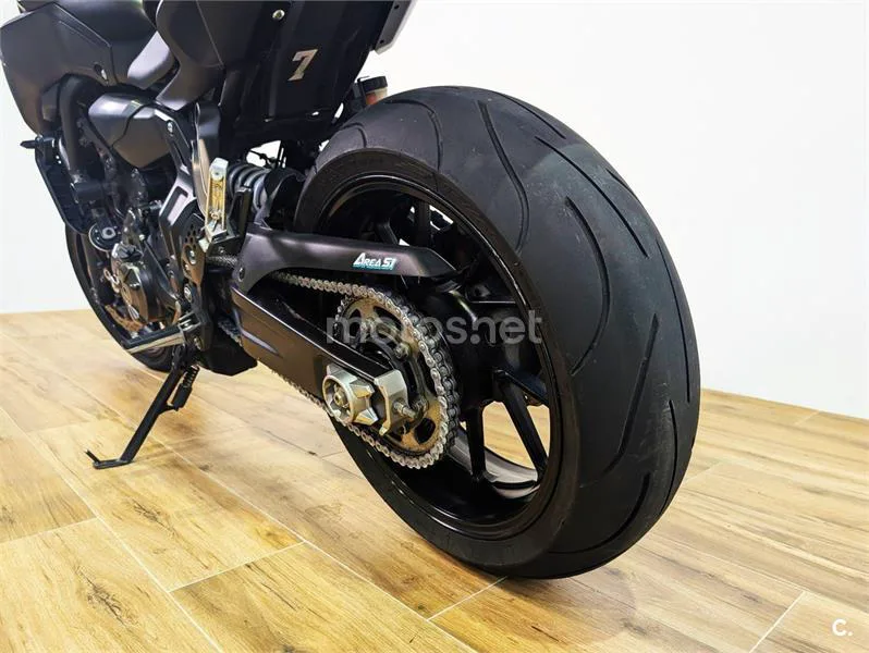 Yamaha MT-07 - Vista 10