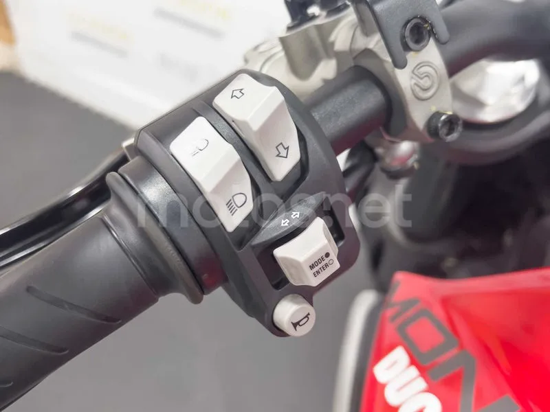 Ducati Monster - Vista 12
