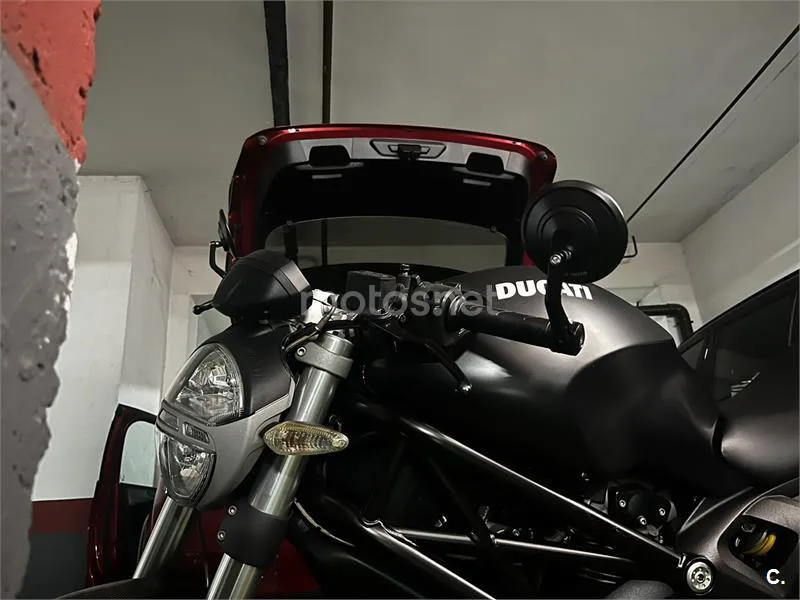 Ducati Monster 696 - Vista 3