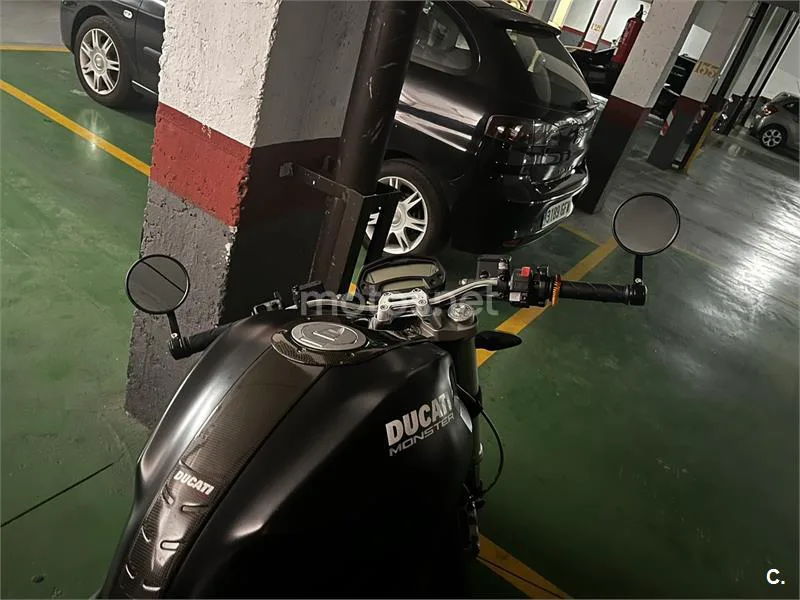 Ducati Monster 696 - Vista 4