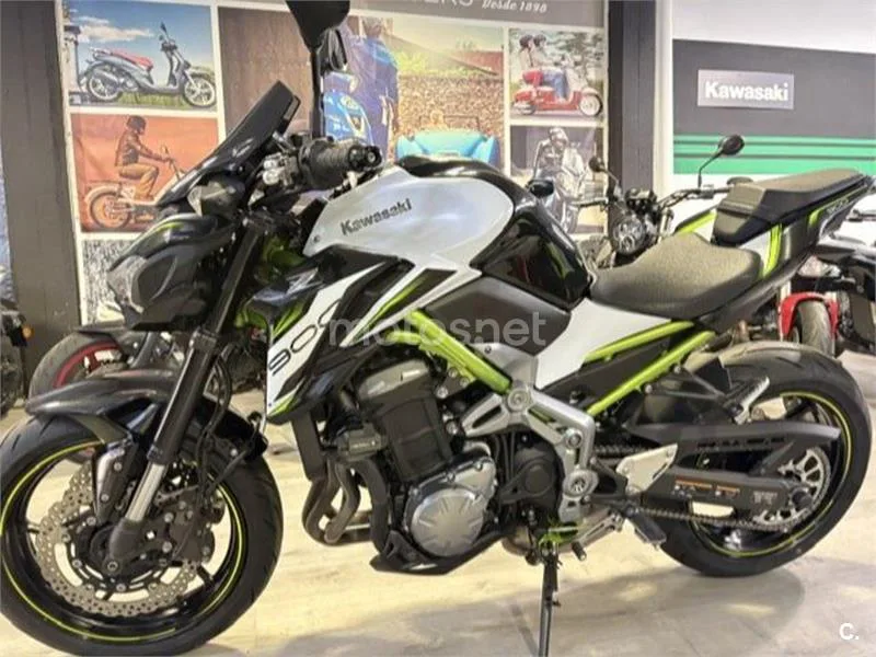 Kawasaki Z900 - Vista 3