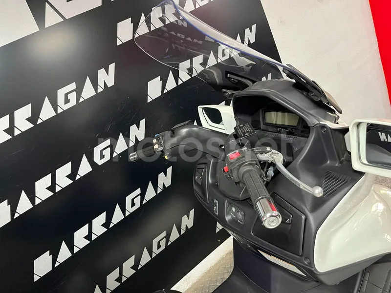 Suzuki Burgman 650 Executive - Vista 7