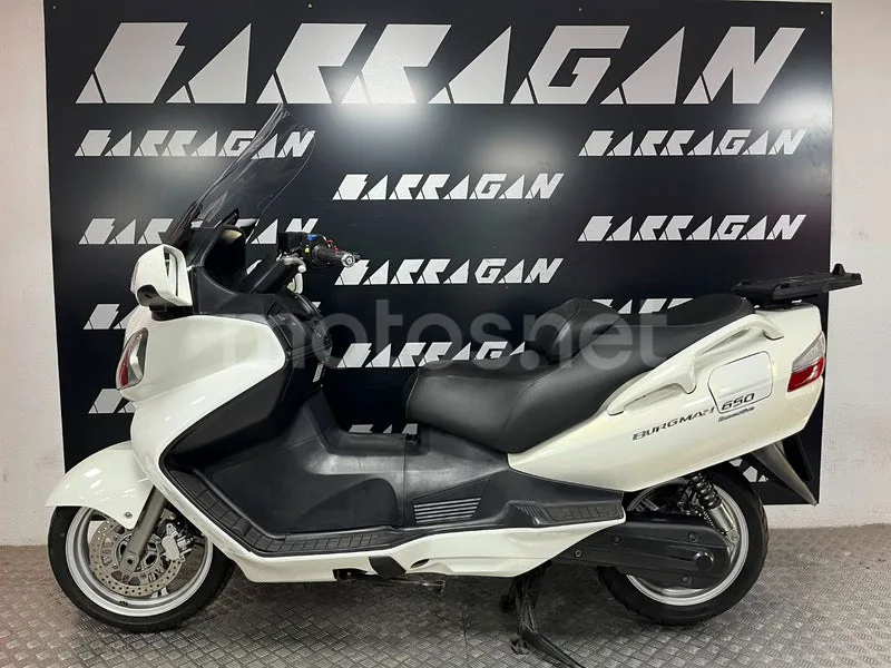 Suzuki Burgman 650 Executive - Vista 9
