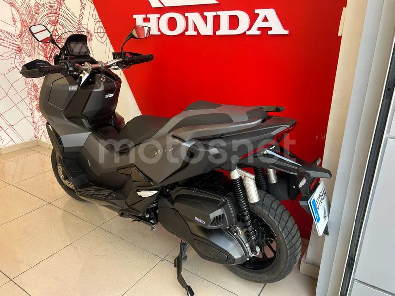Honda ADV350 - Vista 3