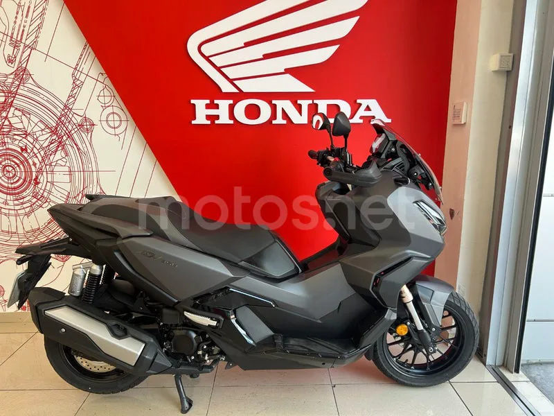 Honda ADV350 - Vista 4