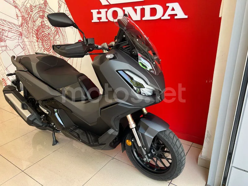 Honda ADV350 - Vista 5