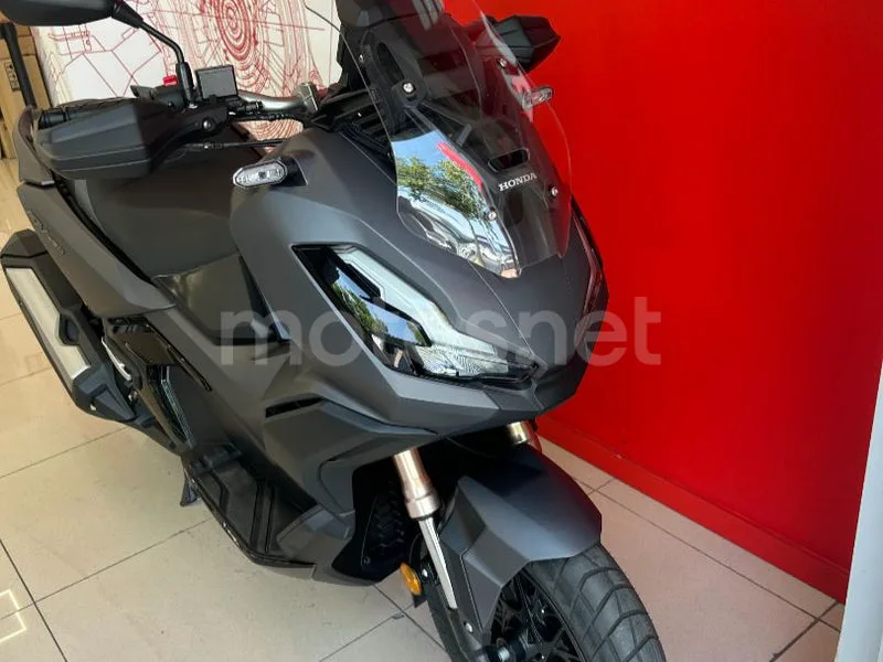 Honda ADV350 - Vista 6