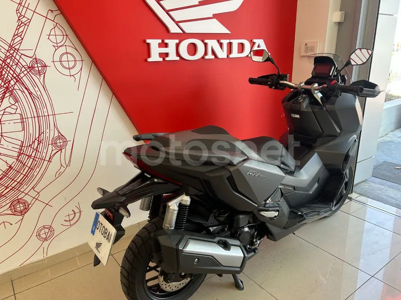 Honda ADV350 - Vista 7