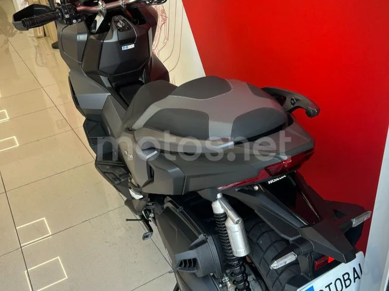 Honda ADV350 - Vista 8
