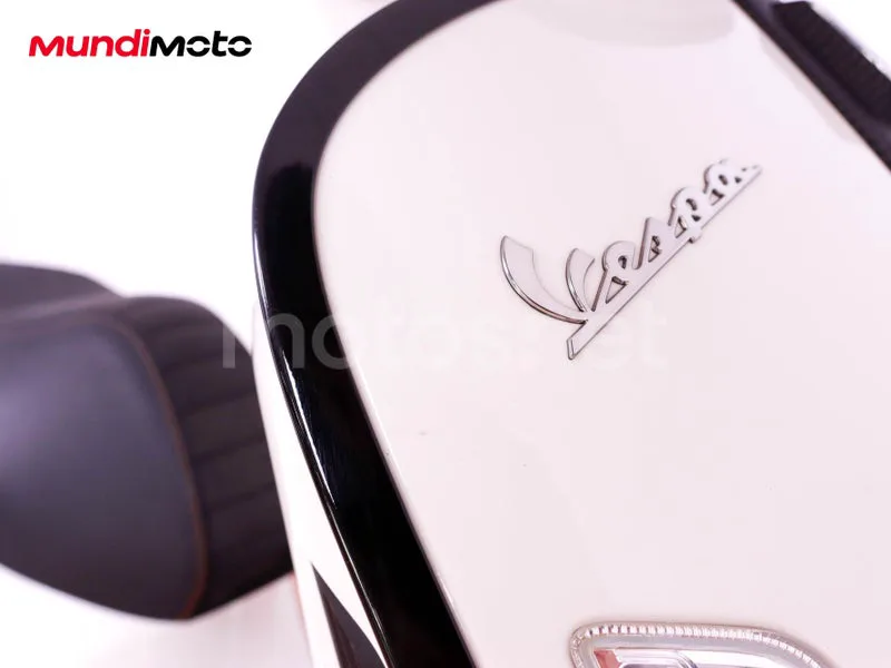 Vespa GTS 125 - Vista 24