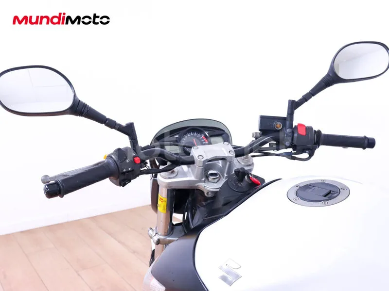 Suzuki GSR600 - Vista 11