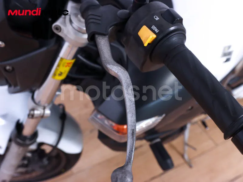 Suzuki GSR600 - Vista 35