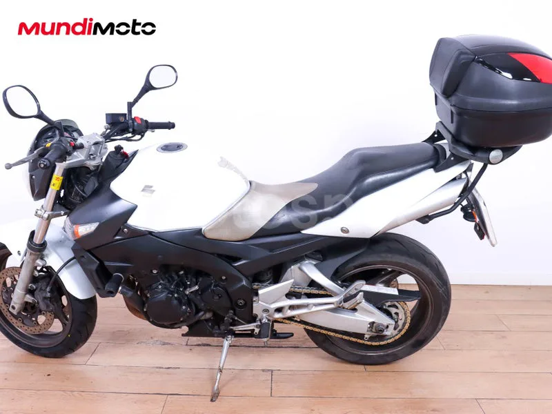 Suzuki GSR600 - Vista 6