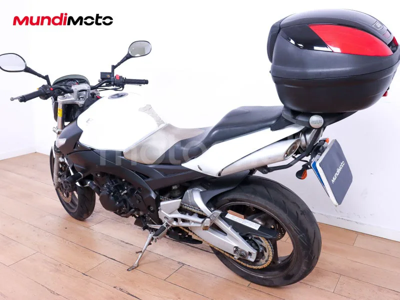 Suzuki GSR600 - Vista 8