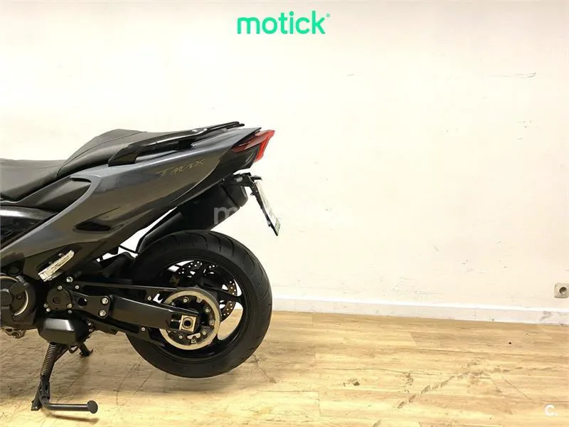 Yamaha TMAX 560 - Vista 9