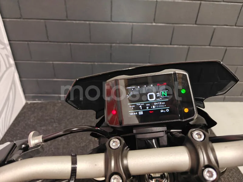 Yamaha MT-09 - Vista 8