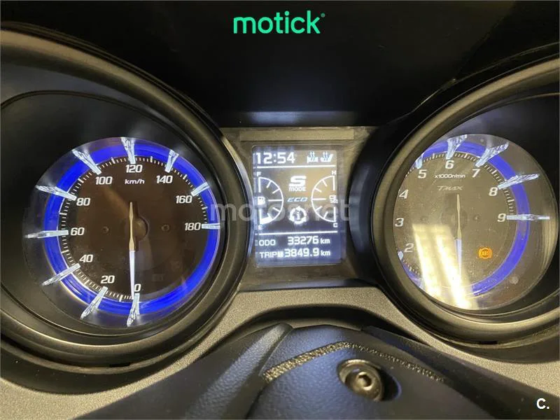 Yamaha TMAX 560 - Vista 5