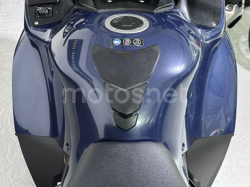 Kawasaki 1400GTR - Vista 13