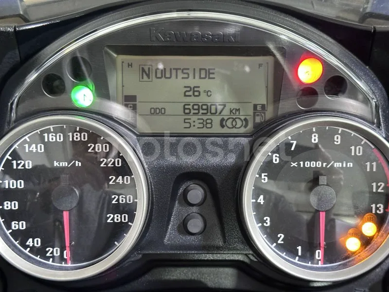 Kawasaki 1400GTR - Vista 16