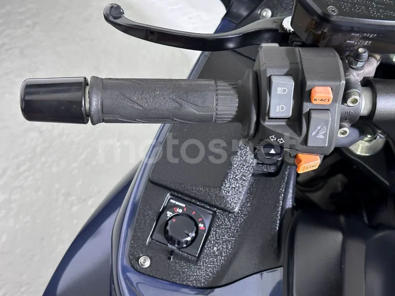 Kawasaki 1400GTR - Vista 18