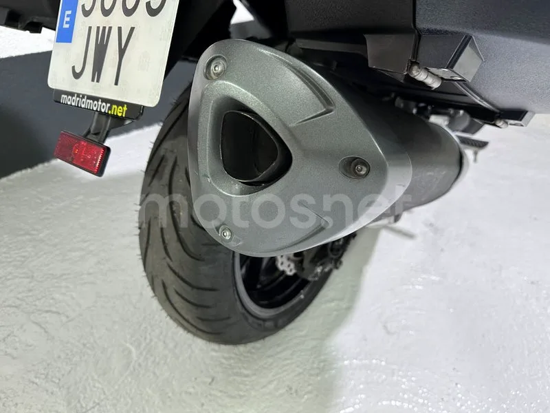 Kawasaki 1400GTR - Vista 23