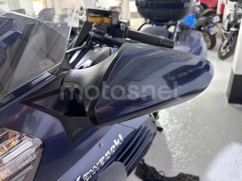 Kawasaki 1400GTR - Vista 29