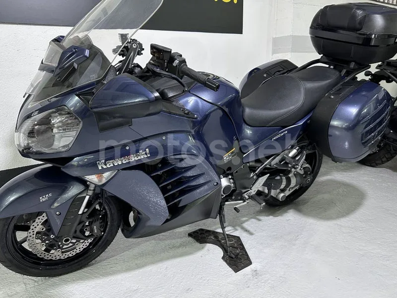 Kawasaki 1400GTR - Vista 4
