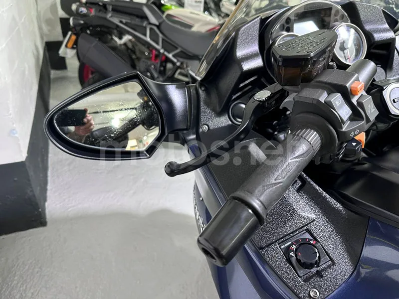 Kawasaki 1400GTR - Vista 31