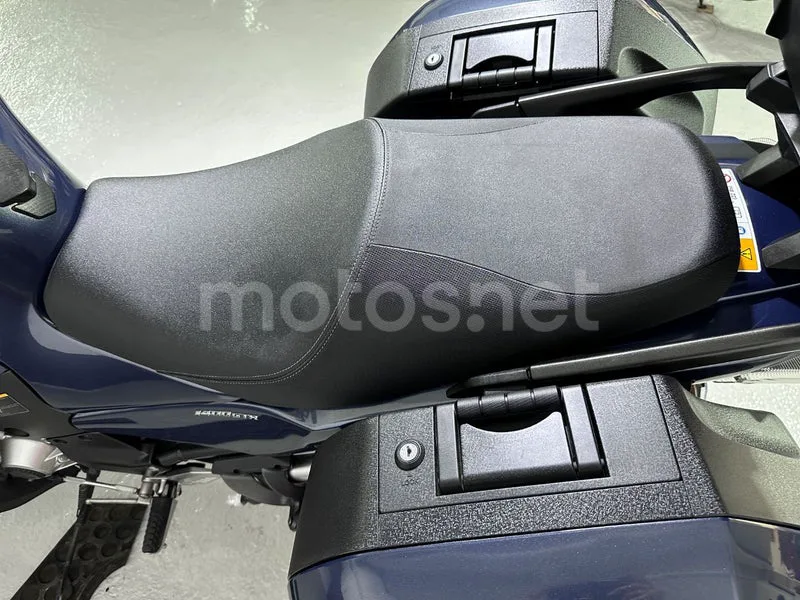 Kawasaki 1400GTR - Vista 35