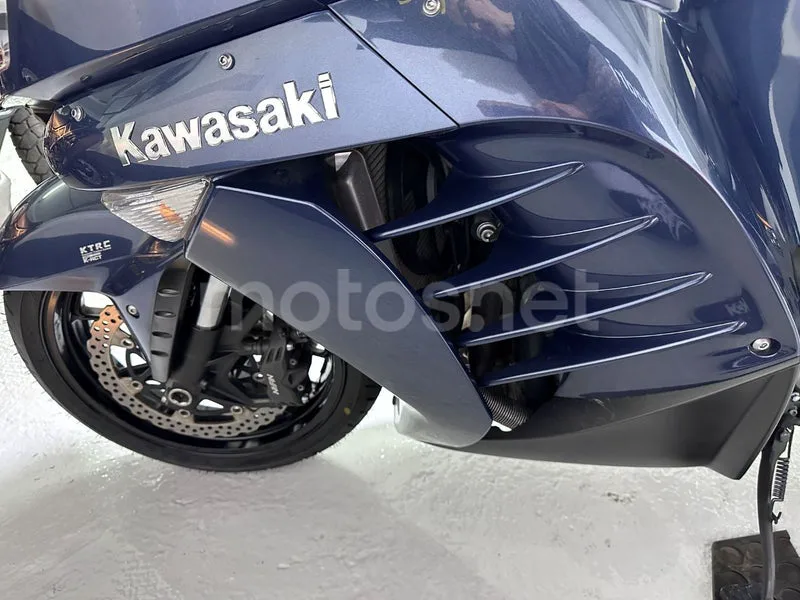 Kawasaki 1400GTR - Vista 10