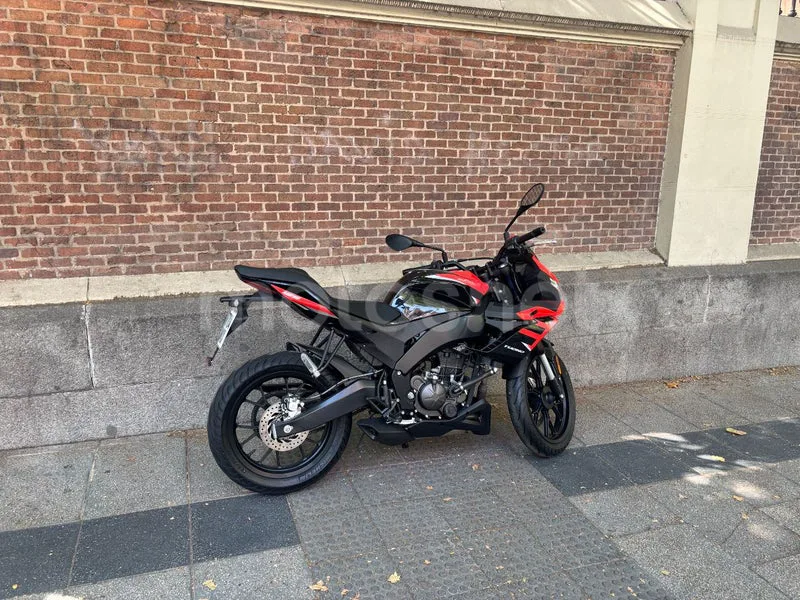 Aprilia Tuono 125 - Vista 4