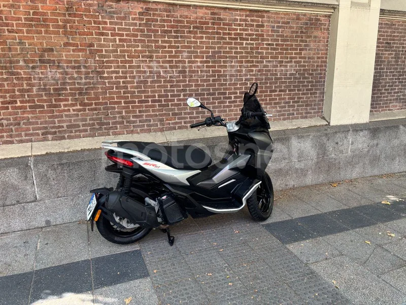 Aprilia SR GT 125 - Vista 4