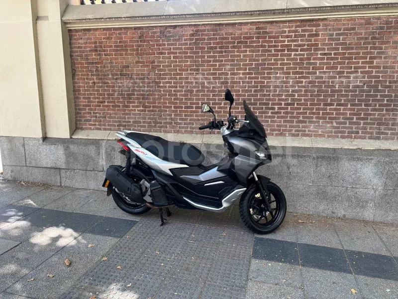Aprilia SR GT 125 - Vista 5