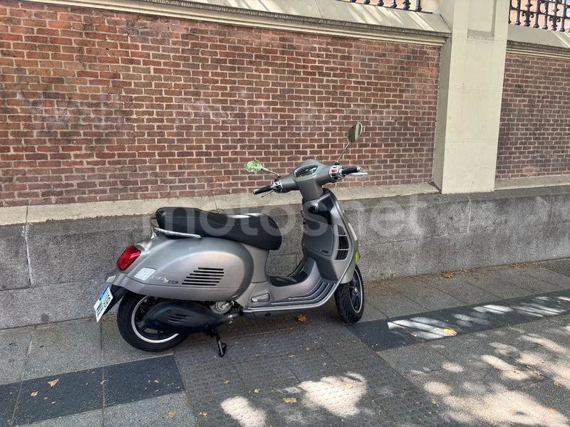 Vespa GTS 300 - Vista 3