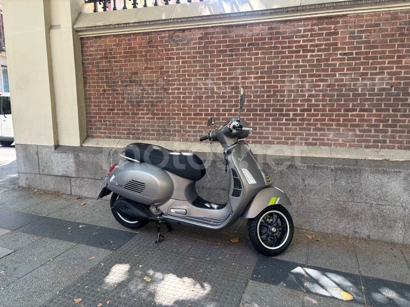 Vespa GTS 300 - Vista 4