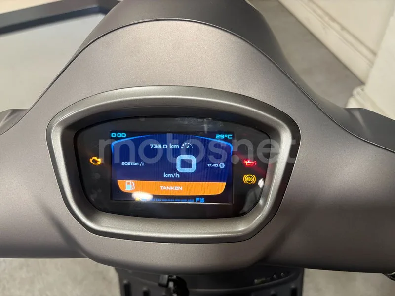 Vespa GTS 300 - Vista 5