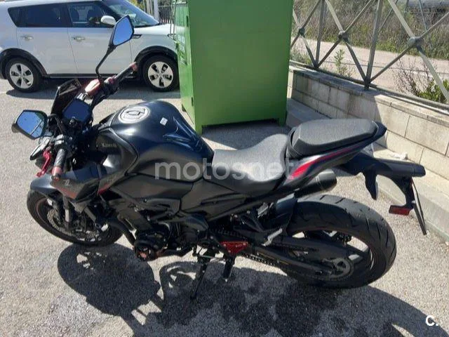 Kawasaki Z900 - Vista 3