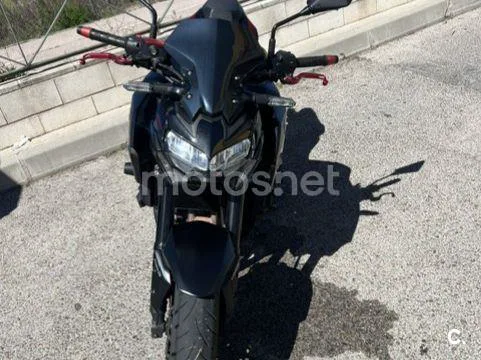 Kawasaki Z900 - Vista 4