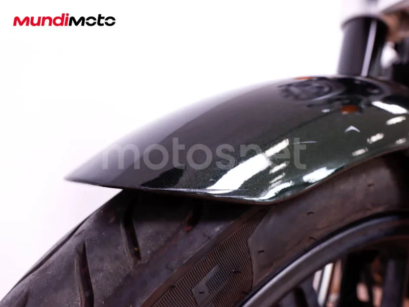 Royal Enfield Super Meteor 650 - Vista 20