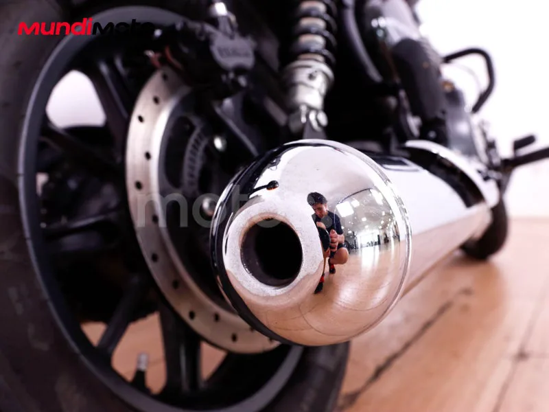 Royal Enfield Super Meteor 650 - Vista 33